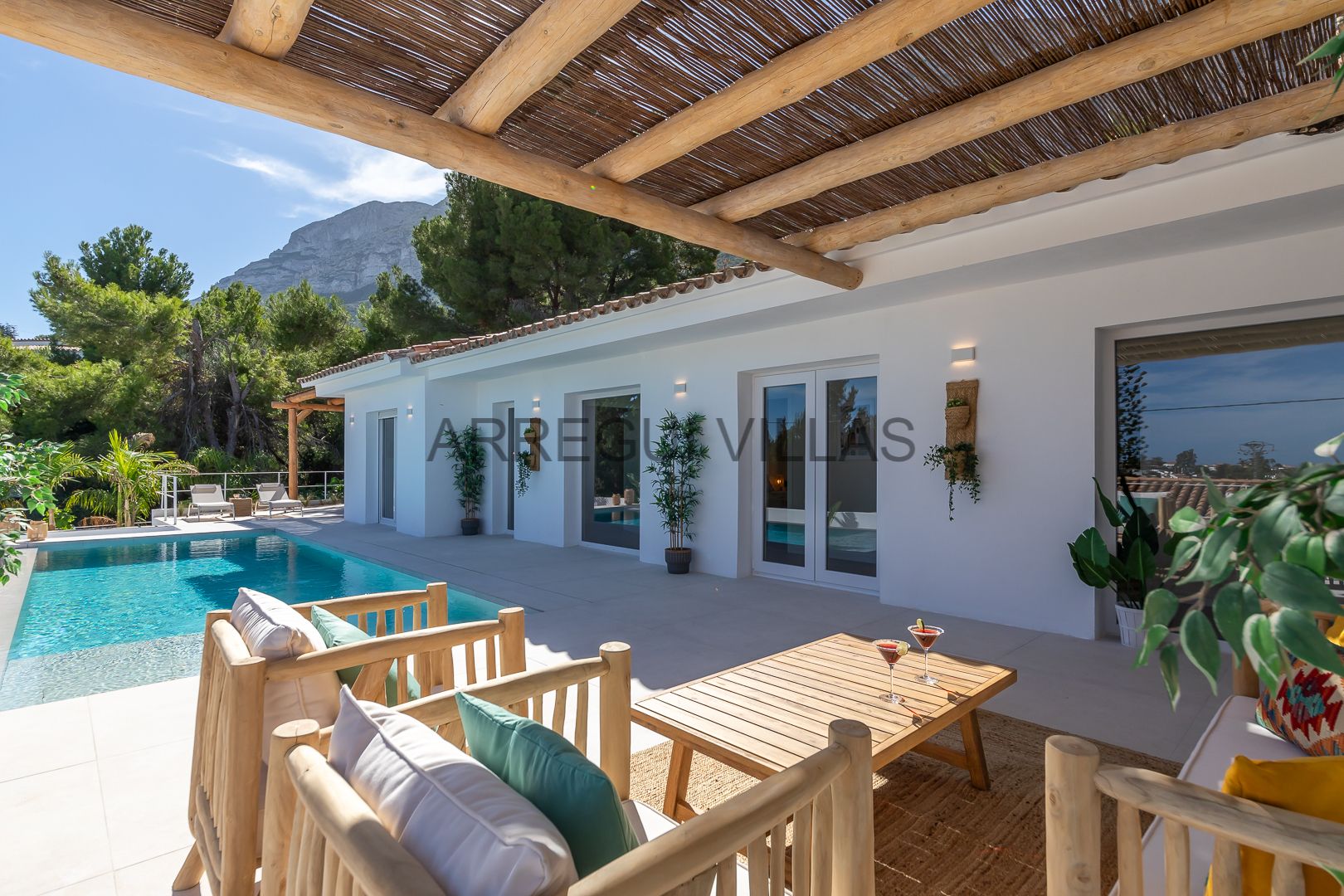 Fantastische mediterrane Villa mit Aussicht zum Verkauf in Denia