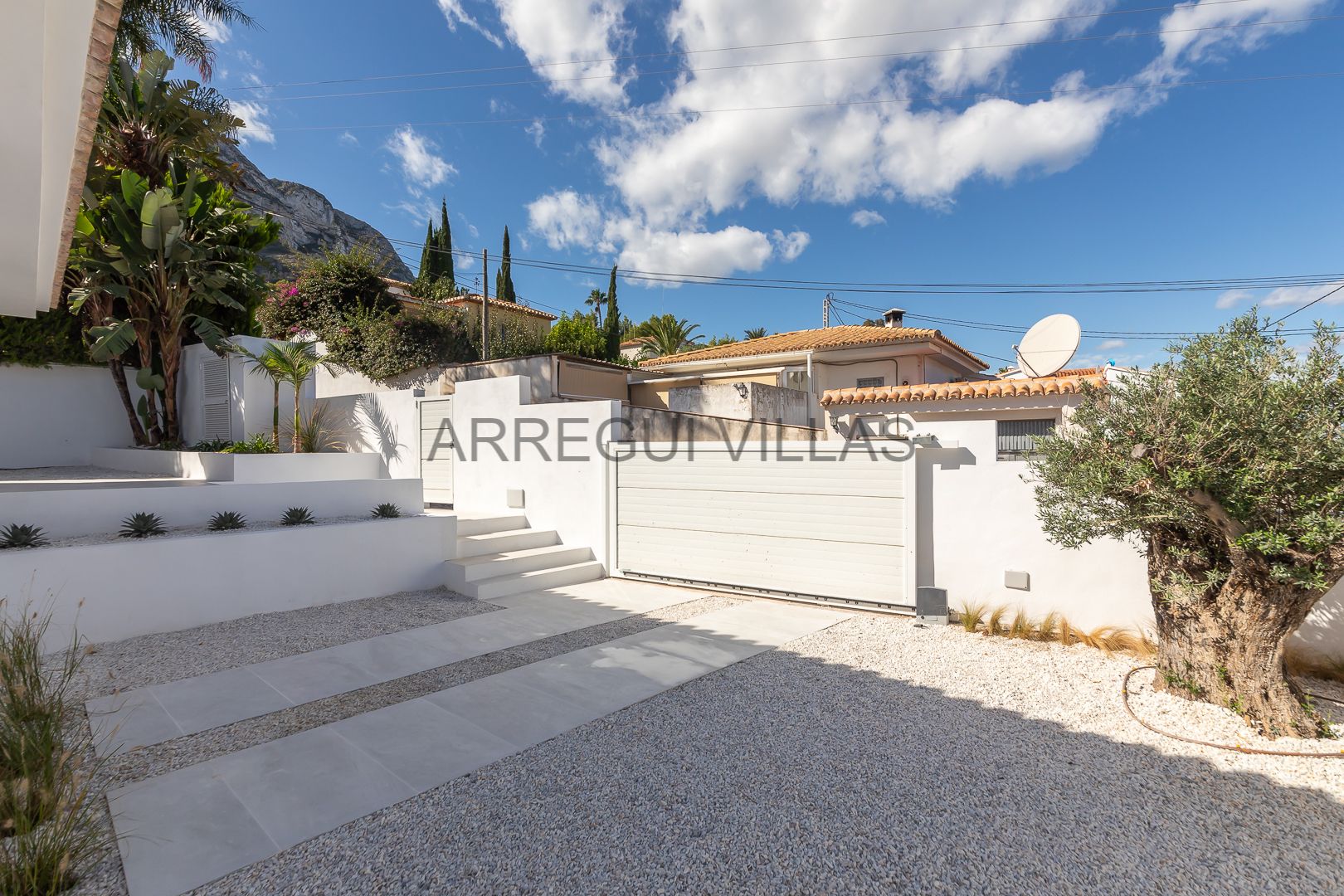 Fantastic Mediterranean villa with views for sale in Denia