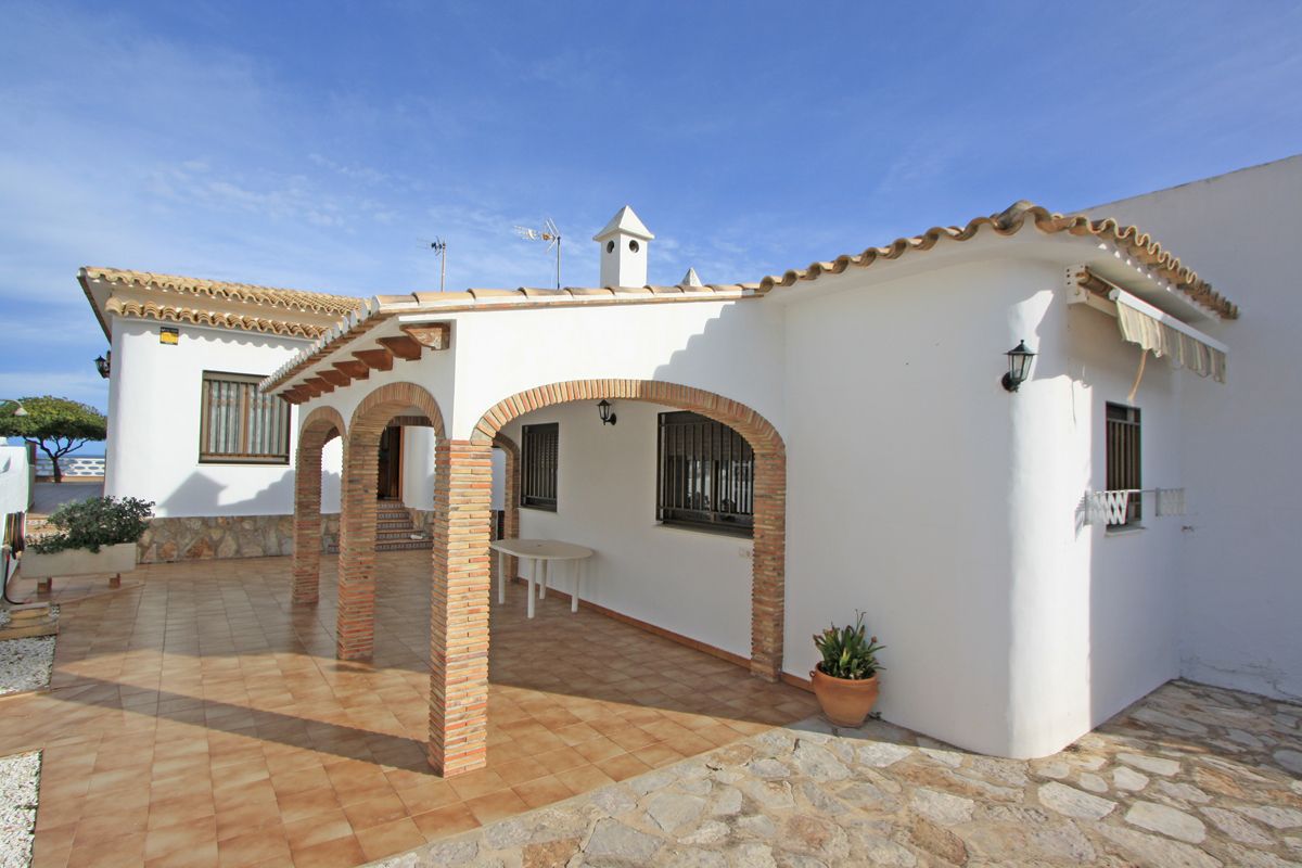 Semi-detached house on the beachfront in Dénia