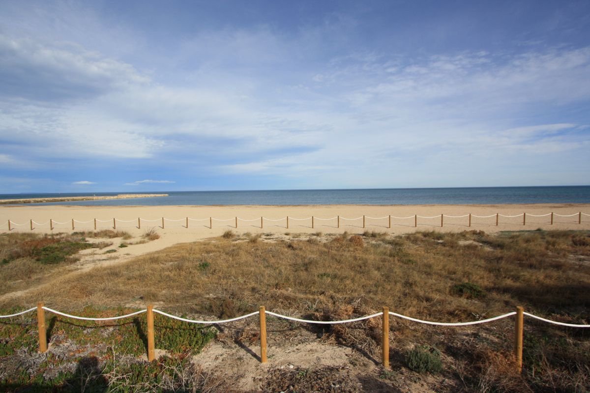 Chalet pareado en primera línea de playa en Dénia