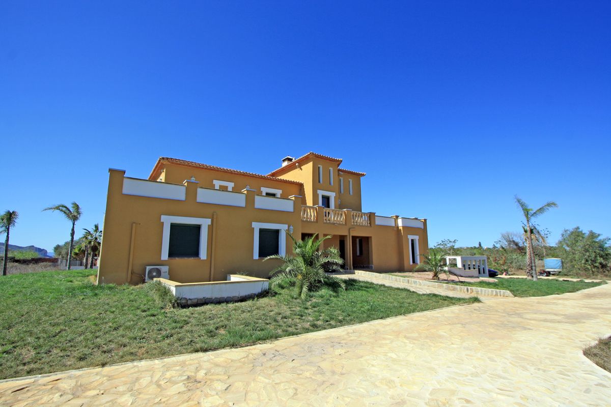 Grande villa à vendre près de La Sella