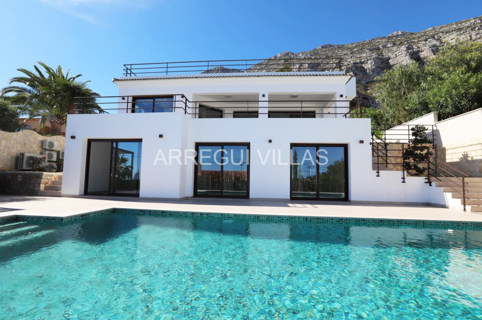 Luxurious villa with sea views in Dénia - Montgó