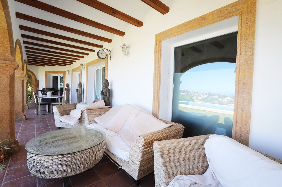 Villa with spectacular sea views in Dénia