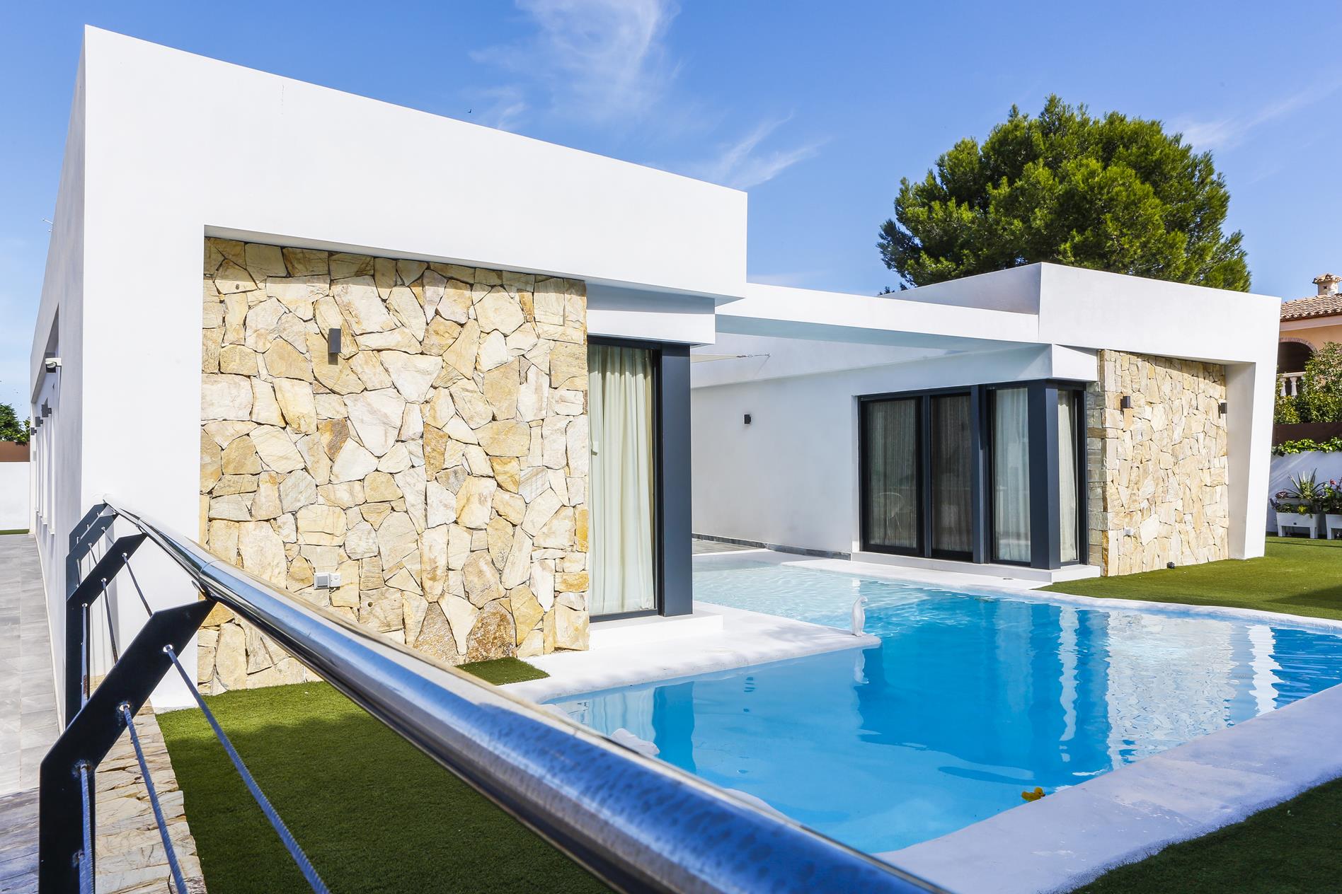 Modern villa for sale in Dénia - La Pedrera