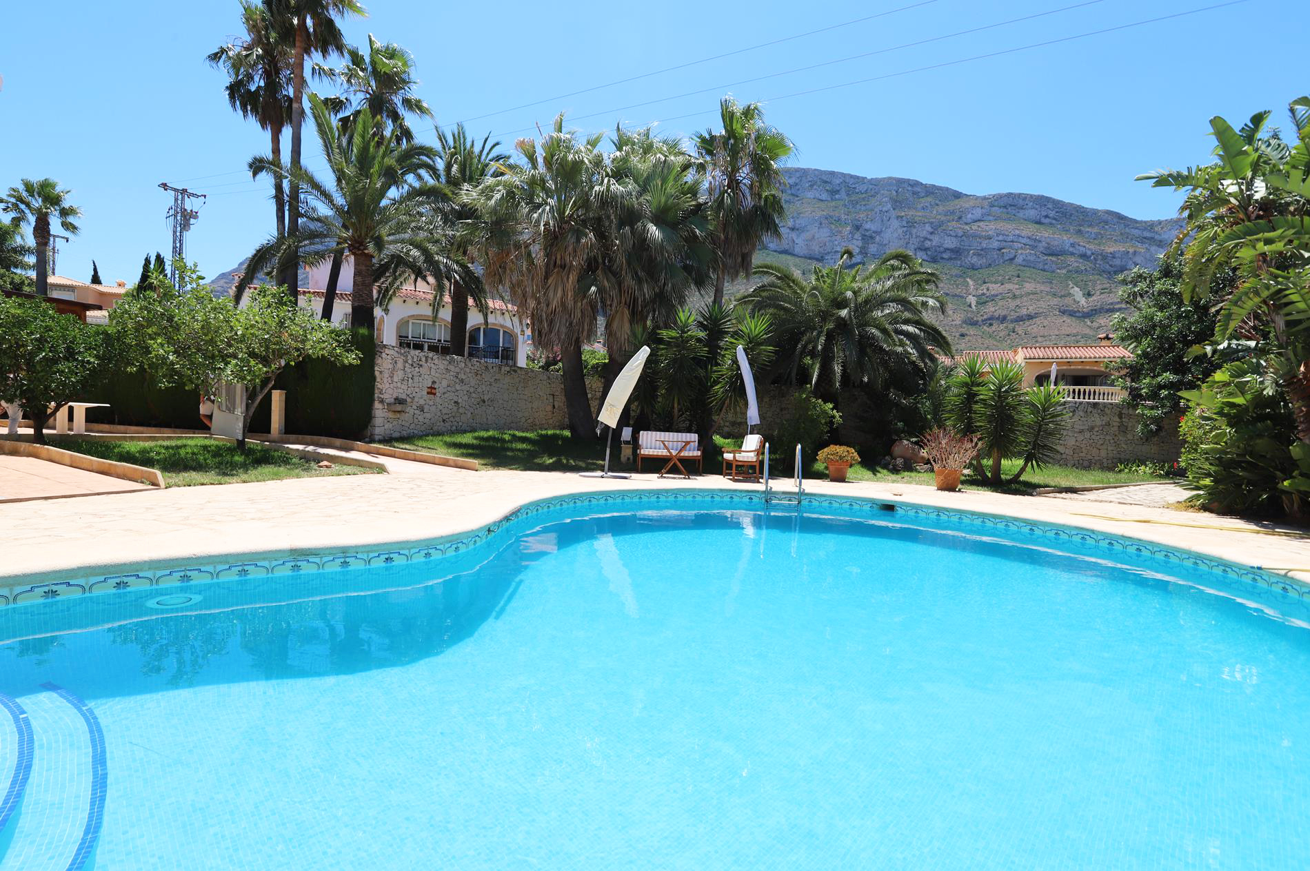 Estupenda villa con piscina en venta en Dénia
