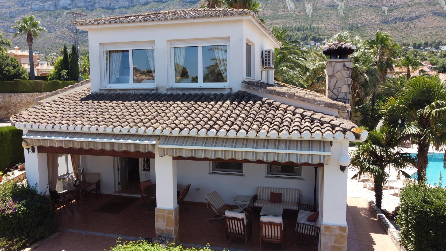 Great villa with pool for sale in Dénia