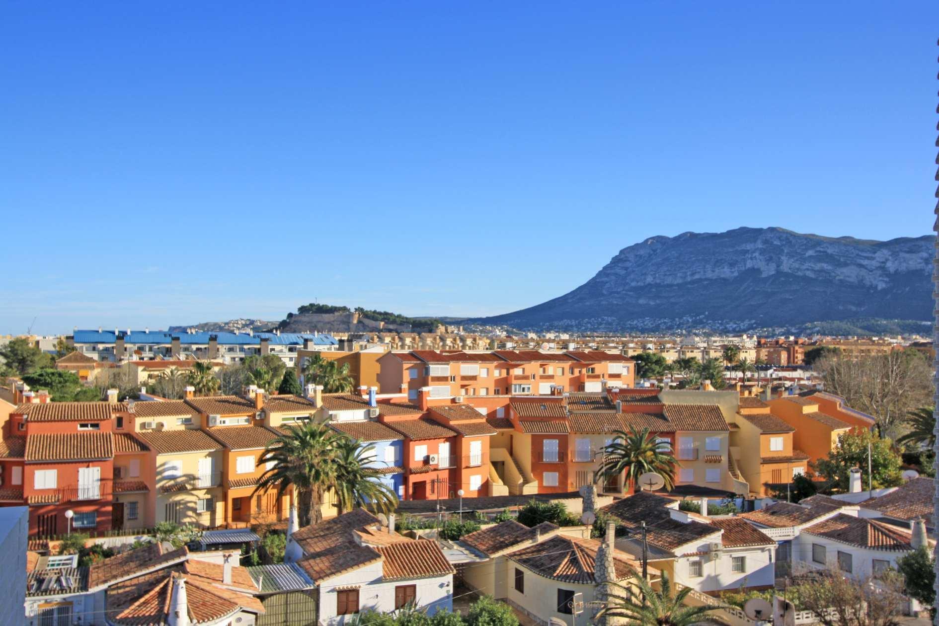 Penthouse for sale with sea views in Denia
