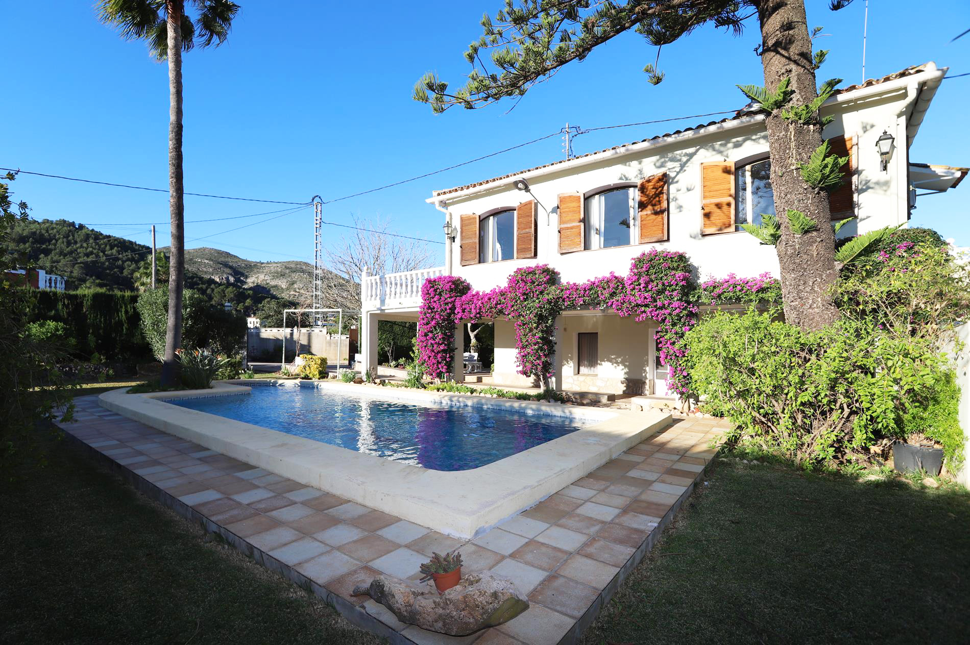 Villa traditionnelle avec piscine à vendre à Pedreguer