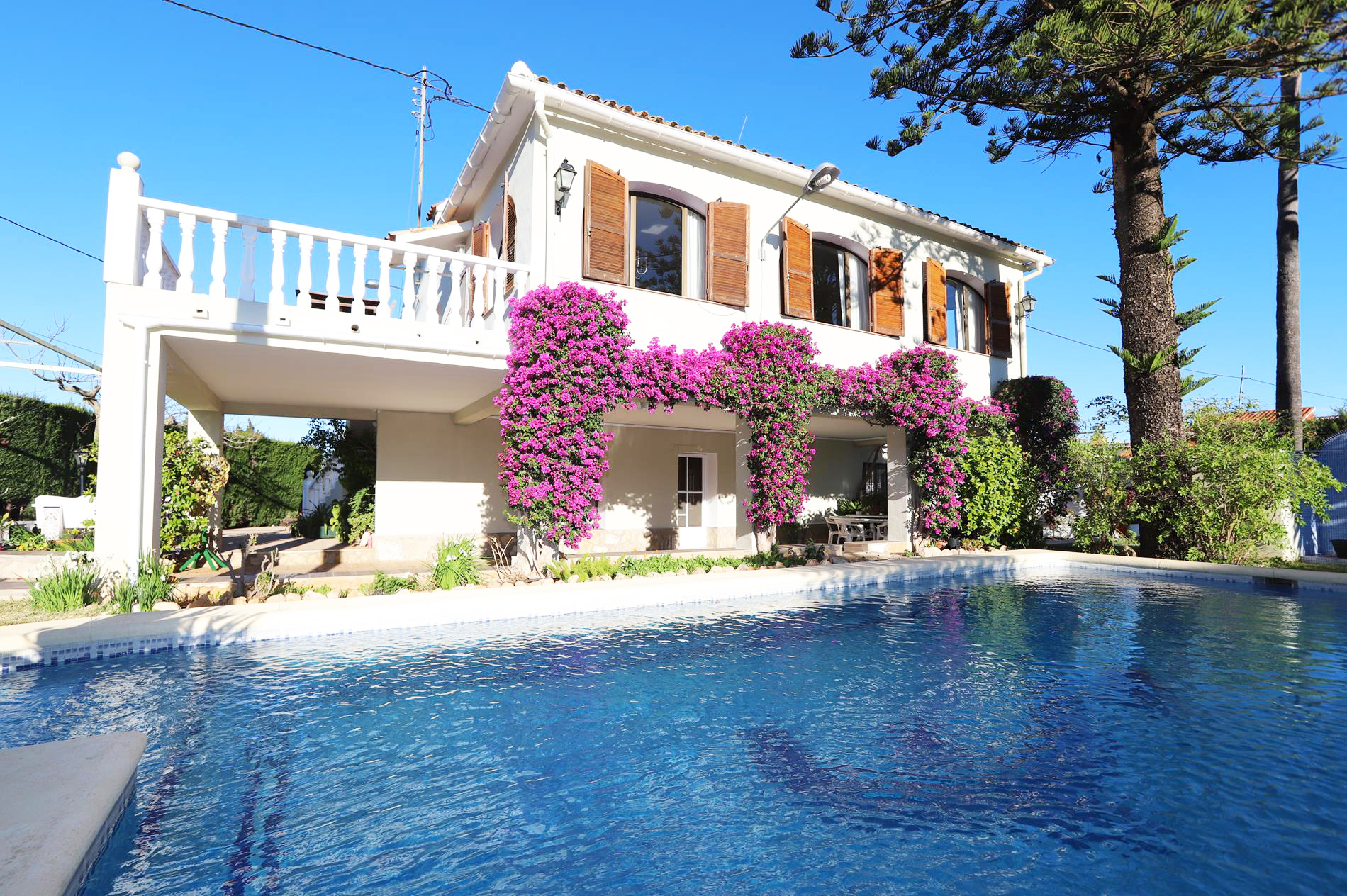 Villa tradicional con piscina en venta en Pedreguer