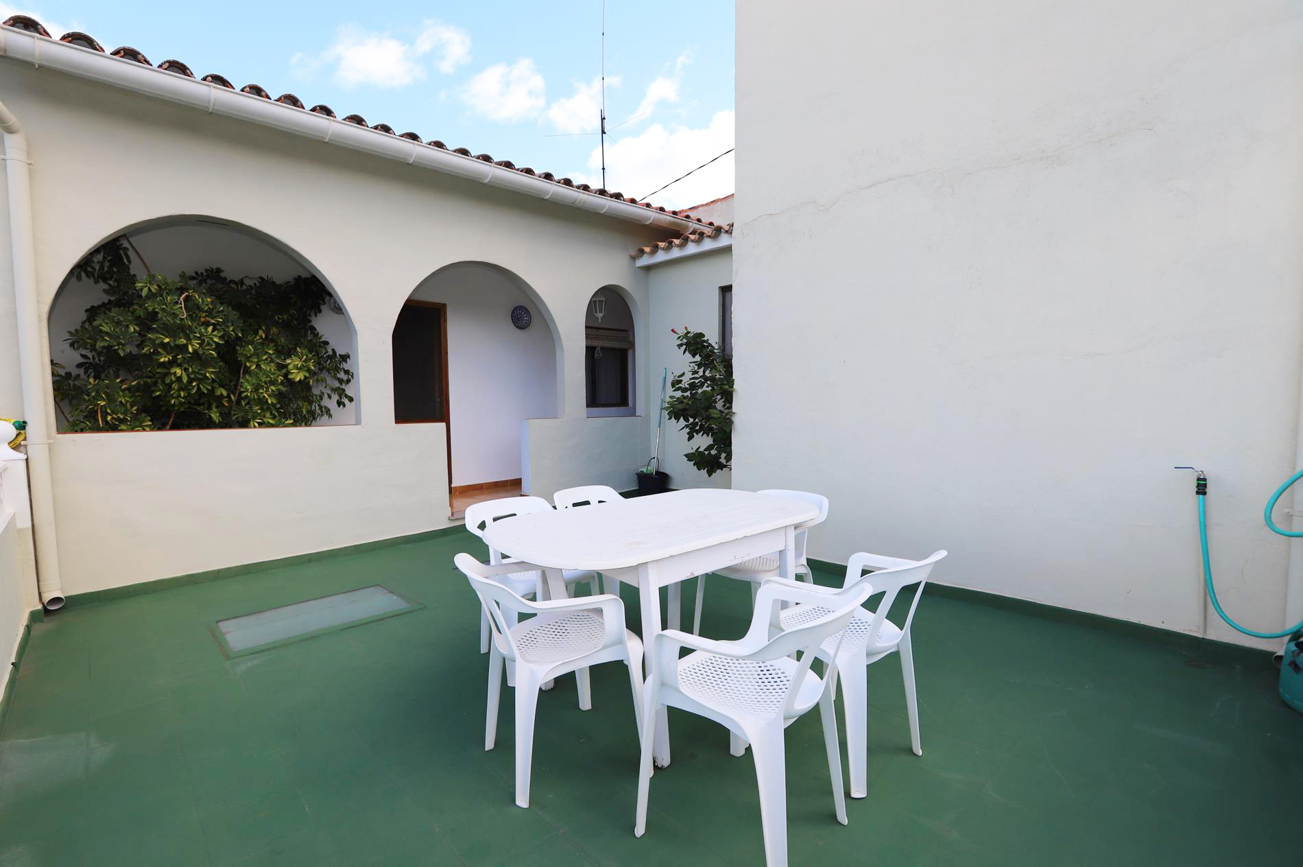 Traditional villa with pool for sale in Pedreguer