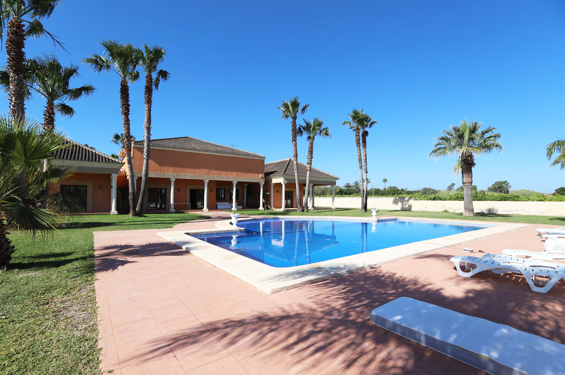 Magnificent villa 600 meters from the beach in Dénia