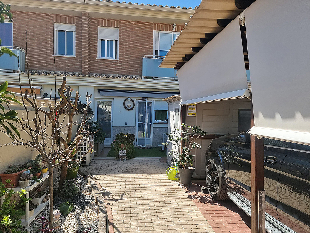 Terraced house 800 m from the beaches of Dénia Marinas km 10