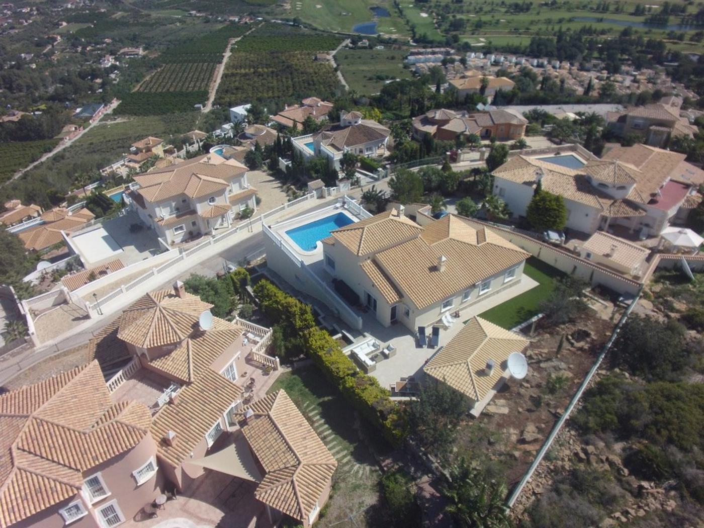 Villa en La Sella con vistas abiertas al mar y montaña